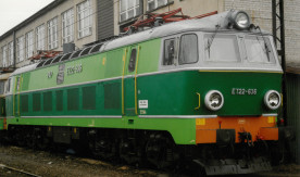 Lokomotywa serii ET 22-636 w lokomotywowni.

Wrocław Brochów, 10.03.2003 r....